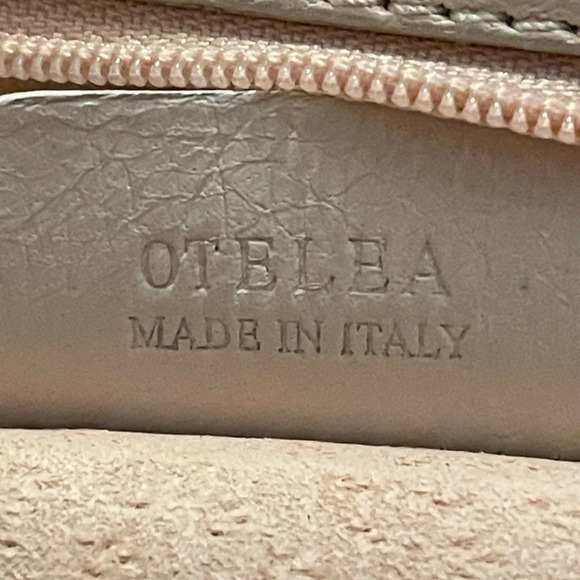 RARE LUX | Bvlgari Calfskin Tote - Picture 10 of 15